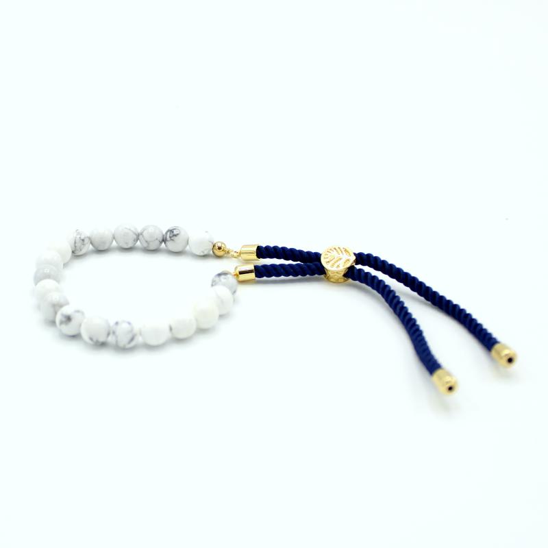 Pulsera de hilo azul marino de Khaulita Blanca