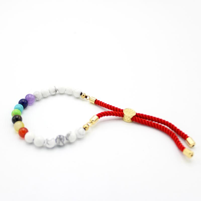 Pulsera de hilo rojo con Khaulita blanca y Chakras