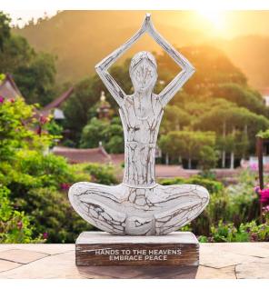 Yoga Mujer de Madera - Encalada - Postura Manos Arriba - Manos al Cielo Abrazan la Paz