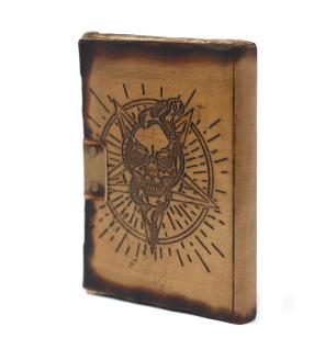 Cuaderno de Cuero Pentágono y Calavera Hojas quemadas