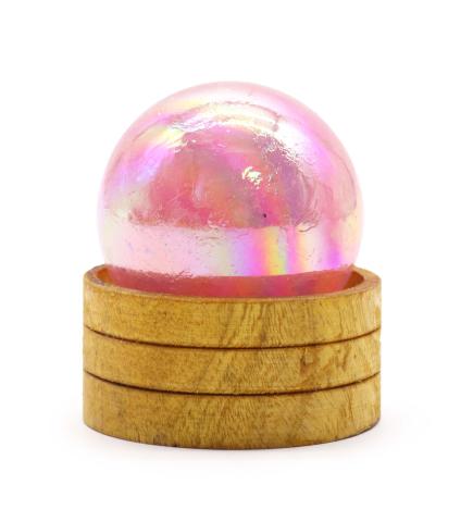 Esfera de cristal de cuarzo rosa de 50 mm con aura de titanio y soporte